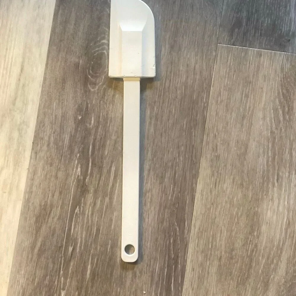 Pampered Chef Classic Scraper #1650 New 11 Inches Spatula Silicone Head DW Safe